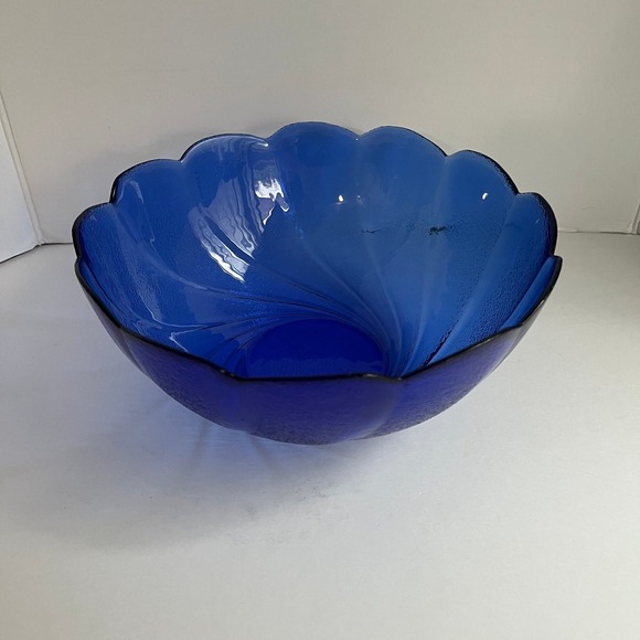 Arcoroc France Cobalt Blue Scalloped Swirl Glass Serving Bowl MCM 9.25" - Picture 1 of 9